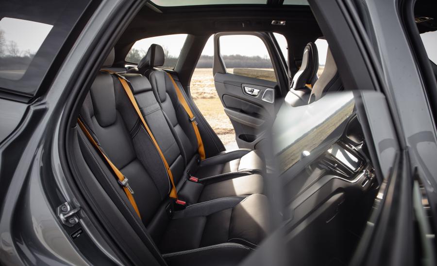 Интерьер Volvo XC60 T8 Polestar Engineered 2019 года  (NA) (фото 23 из 40)